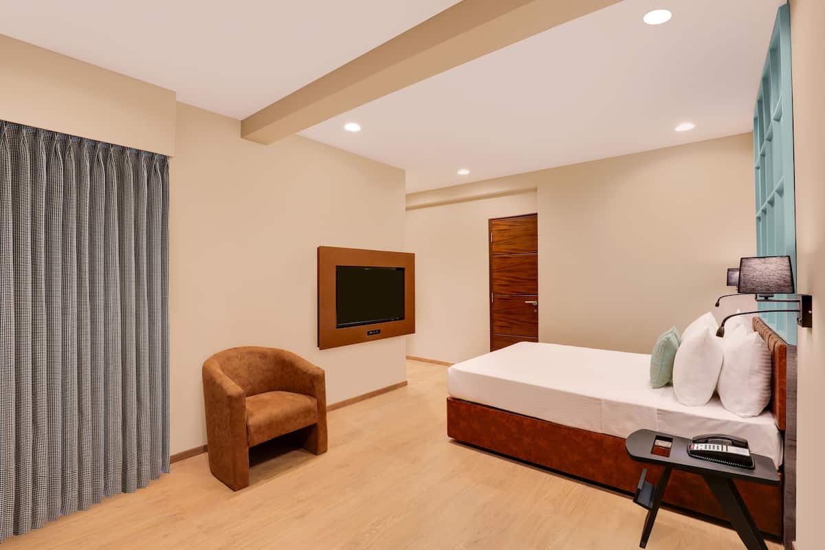 Premium bedding, in-room safe, desk, soundproofing