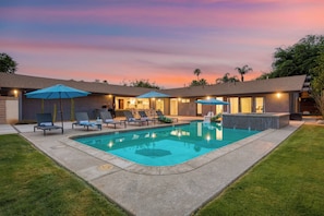 Pool - Pool, Hot Tub, Outdoor Dining & Golf Course Views | Modern Luxury | Quinta Green (La Quinta)