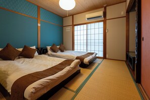 4 bedrooms, free WiFi - Cozy House side of USJ (Osaka)