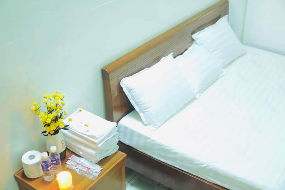 Premium bedding, memory-foam beds, in-room safe, individually decorated