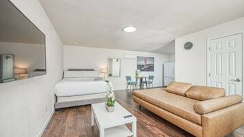 Bureau, fer et planche Ă repasser, Wi-Fi