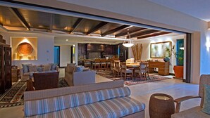 Basic Condo | Living area
