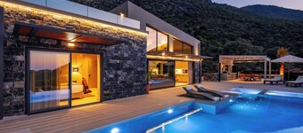 Luxury Villa with Sea Views, Fire Pit & near beach
