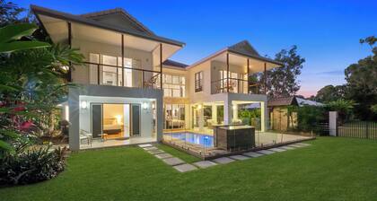 This stunning home is located in Palm Cove. Short 5min walk to the beach.