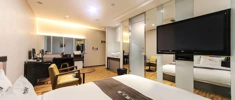 1 habitación, decoración personalizada y muebles diferentes