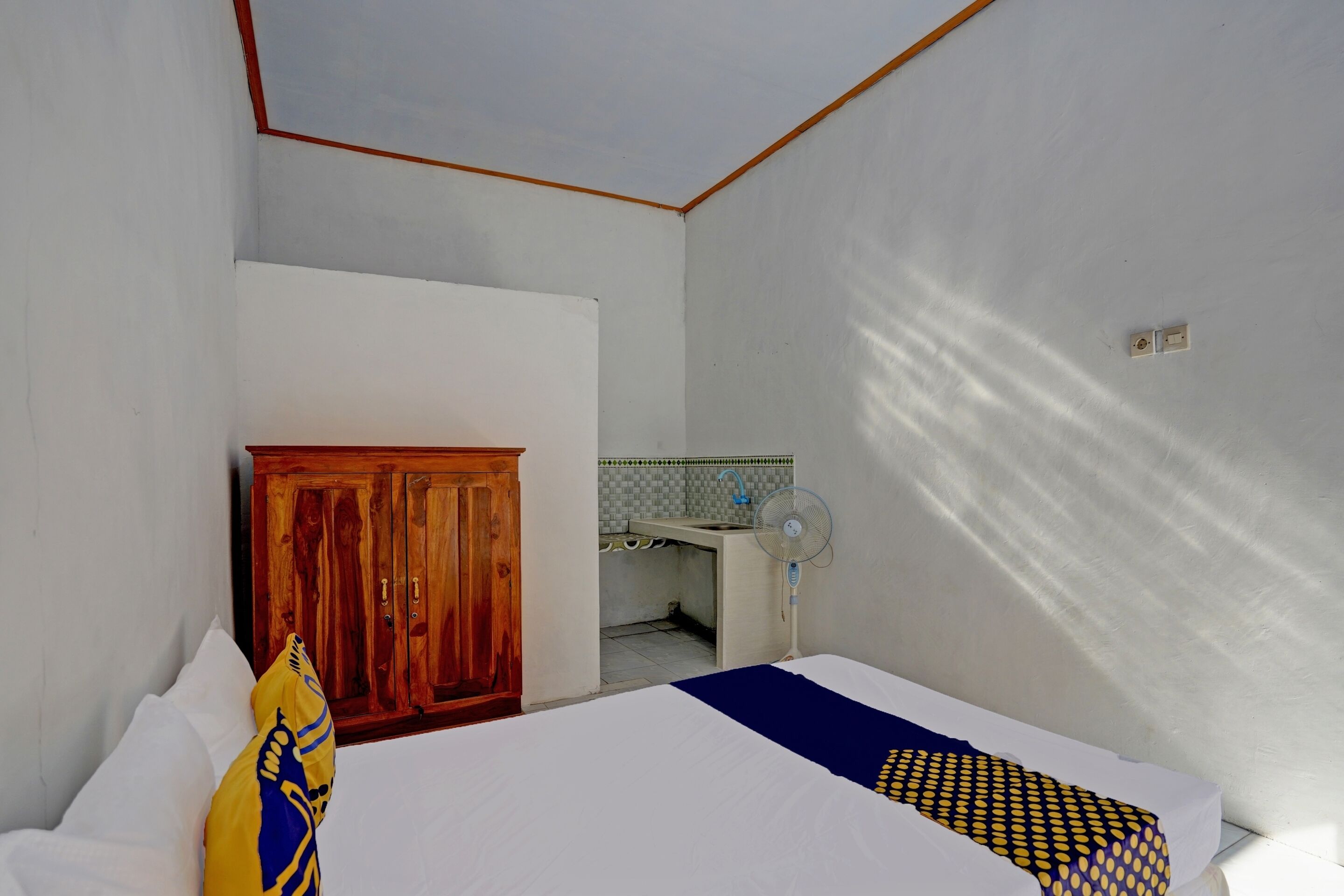 Habitación doble | Espacio para trabajar con un portátil, wifi gratis, ropa de cama