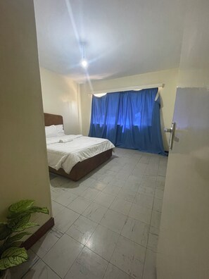 4 chambres, fer et planche à repasser, Wi-Fi gratuit, draps fournis