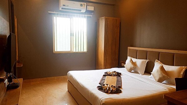 Deluxe Room | Free WiFi - Hotel Shree (Indore)