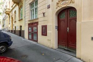 تفاصيل الفندق من الخارج