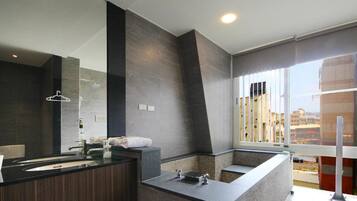 Basic Double Room | Down comforters, free WiFi