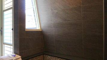 Basic Double Room | Down comforters, free WiFi