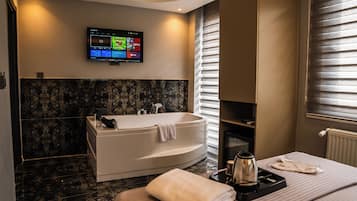 Superior Double Room | Laptop workspace, soundproofing, free WiFi, bed sheets