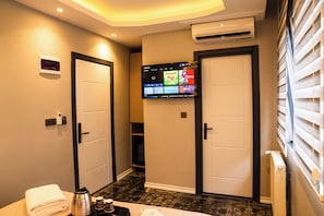 Espacio para trabajar con laptop, insonorización y wifi gratis