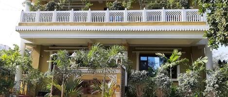 Façana frontal de l'allotjament
