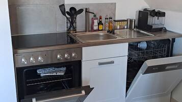 Kühlschrank, Ofen, Herdplatte, Geschirrspüler