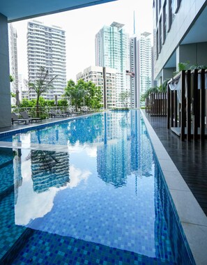 2 outdoor pools - Pavilion Ceylon Hill Suites, Bukit Bintang by Perfect Host (Kuala Lumpur)
