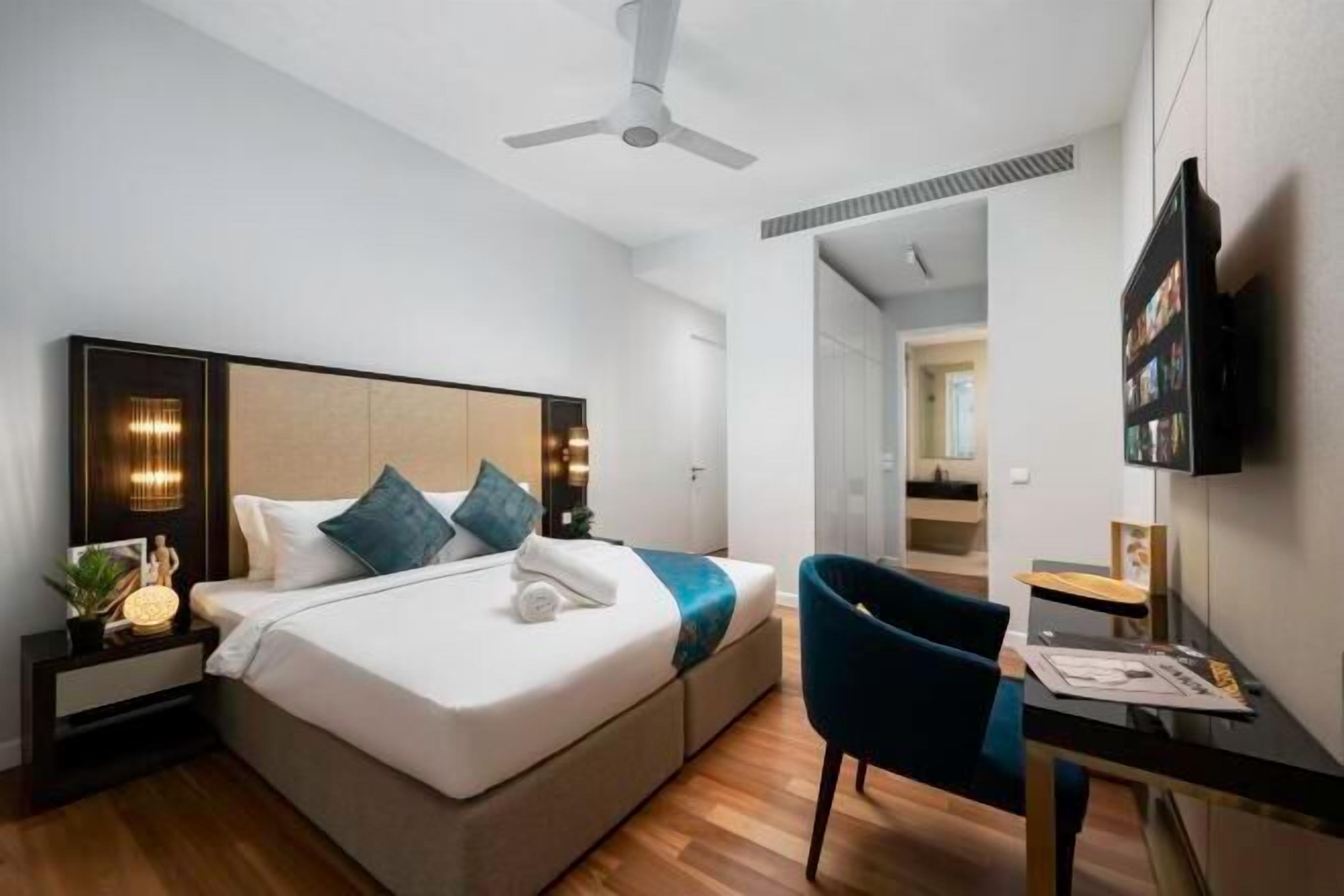 Premium bedding, soundproofing, iron/ironing board, free WiFi