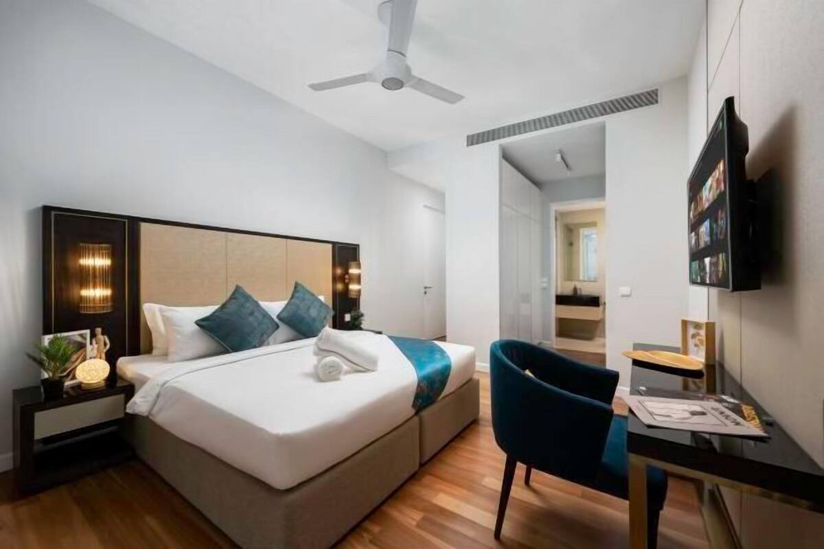 Premium bedding, soundproofing, iron/ironing board, WiFi (free)