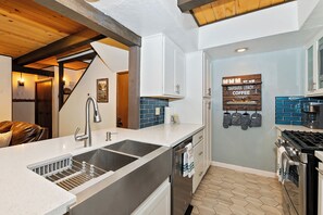 Mikrowelle, Ofen, Herdplatte, Geschirrspüler