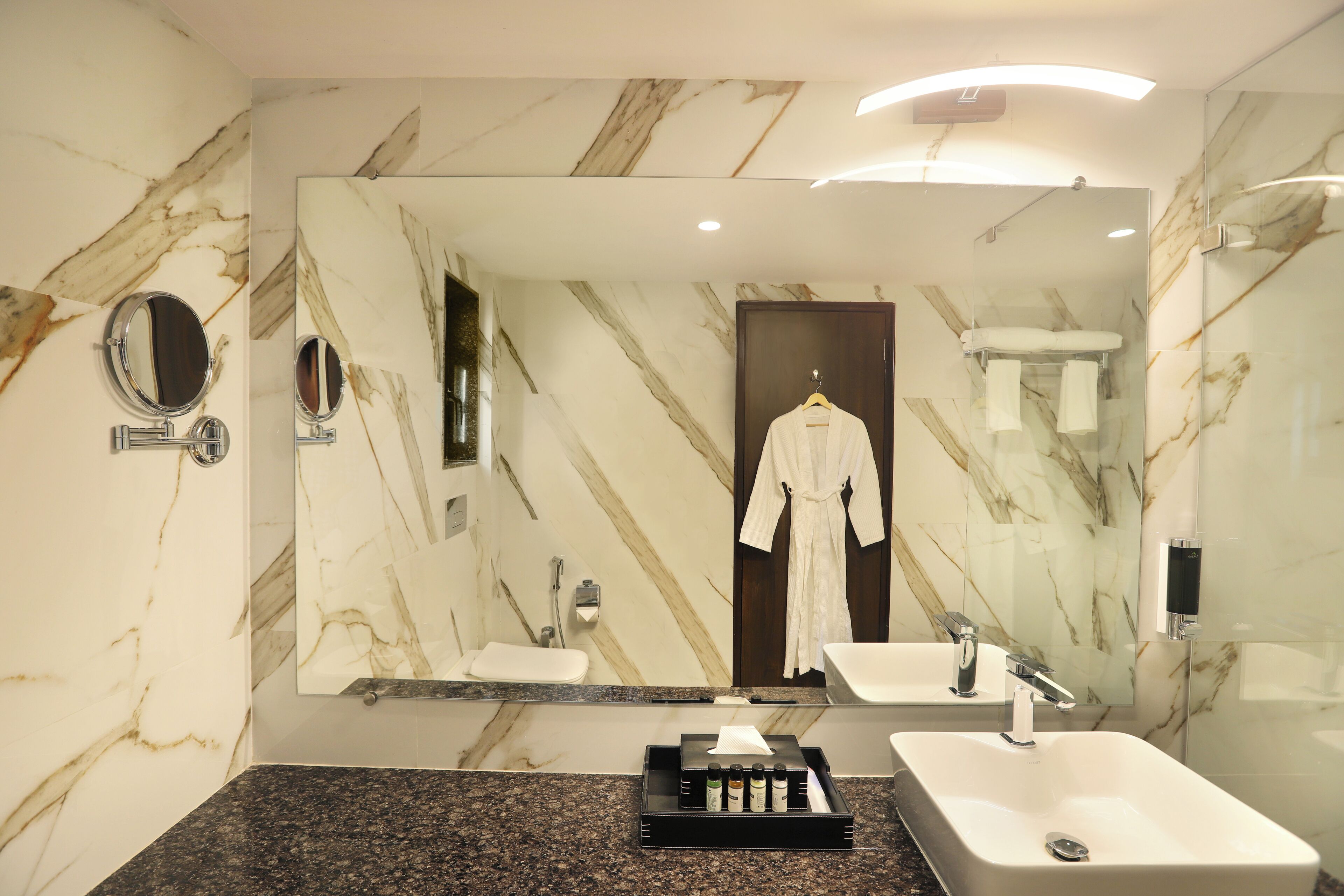 Junior Studio Suite | Bathroom | Shower, hair dryer, towels