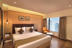 Deluxe Room | Egyptian cotton sheets, premium bedding, memory-foam beds, minibar - Aralia International Airport Mumbai (Mumbai)