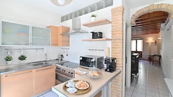 City Apartment | Private kitchen | High chair