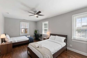 5 slaapkamers, een strijkplank/strijkijzer, wifi, beddengoed