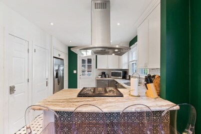 Massive 5BR Historic CozySuites House