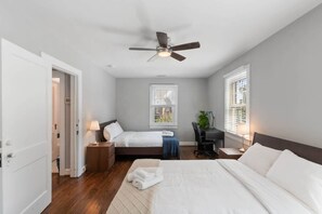 5 bedrooms, iron/ironing board, WiFi, bed sheets - Massive 5BR Historic CozySuites House (Alexandria)