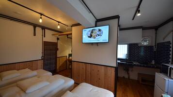 1 bedroom, desk, free WiFi, bed sheets
