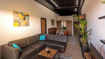 Apartment, 1 Bedroom, Balcony, City View | Living room