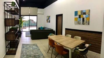 Apartment, 1 Bedroom, Balcony, City View | Dining
