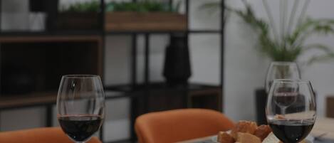 Apartment, 1 Bedroom, Balcony, City View | Dining