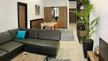 Apartment, 1 Bedroom, Balcony, City View | Dining