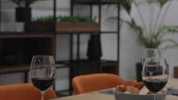 Apartment, 1 Bedroom, Balcony, City View | Dining