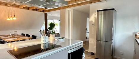 Refrigerador, horno, parrilla de estufa y lavavajillas