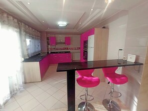 Cookware/dishes/utensils - Escapade Luxuese (Bir Mourad Raïs)