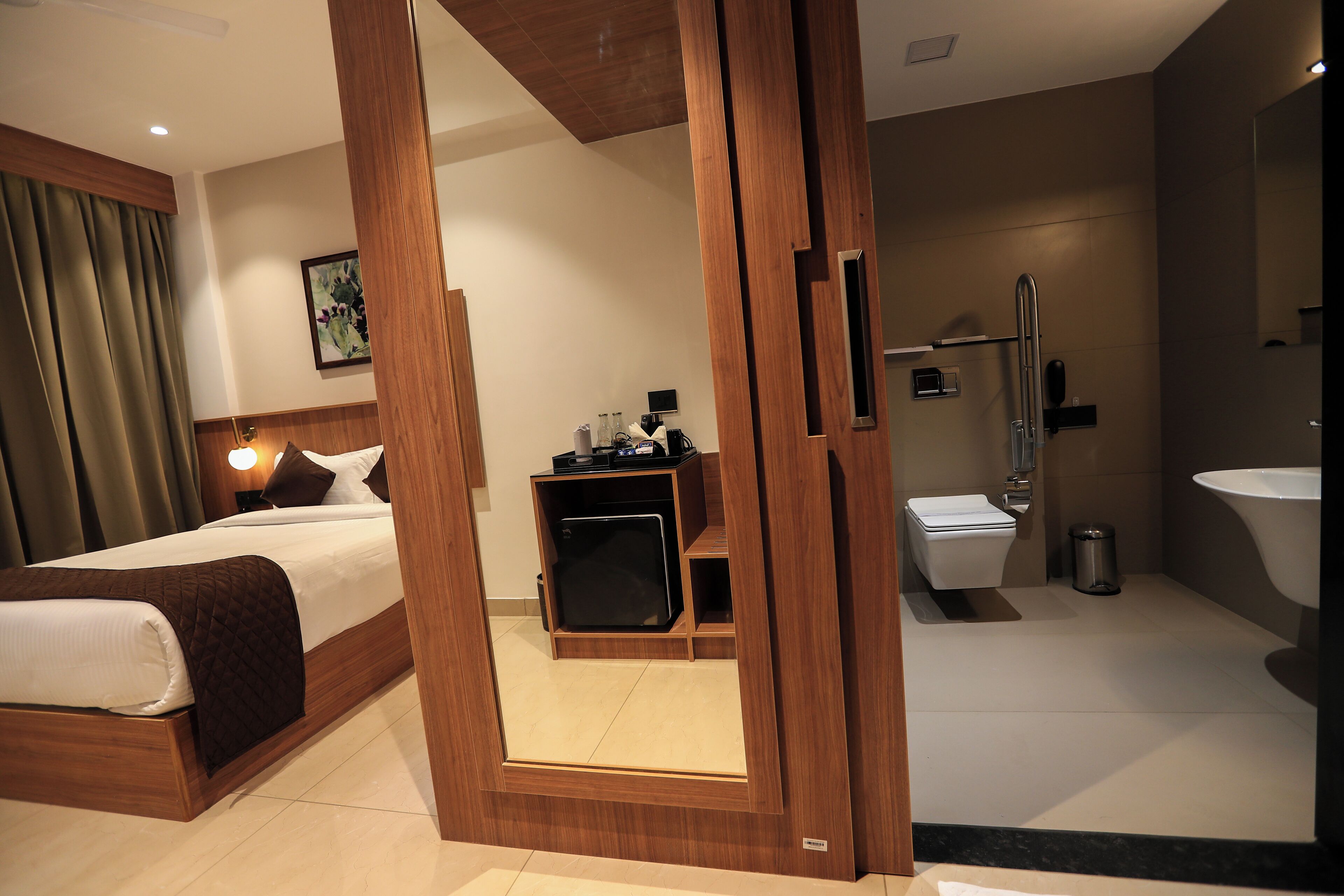 Standard Room | 1 bedroom, minibar, in-room safe, free WiFi