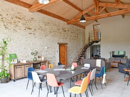 Gîte rénové avec piscine intérieure, accessible PMR, en plein cœur du Bocage Vendéen.