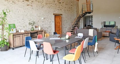 GĂźte rĂ©novĂ© avec piscine intĂ©rieure, accessible PMR, en plein cĆur du Bocage VendĂ©en.