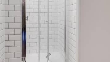 Dusche, Seife, Shampoo, Toilettenpapier