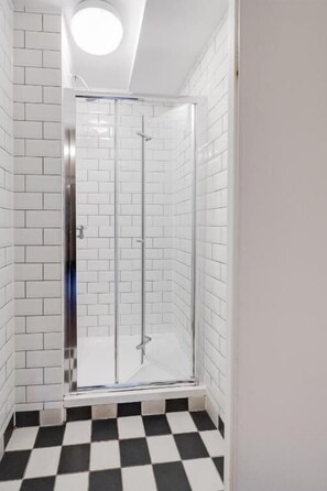 Shower, soap, shampoo, toilet paper - Kabannas Liverpool (Liverpool)