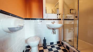 Dusche, Seife, Shampoo, Toilettenpapier