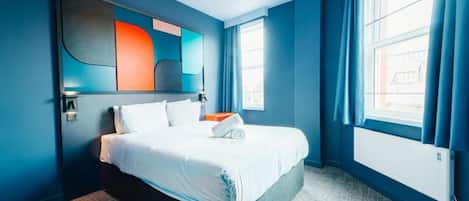 Private Ensuite Double Room | Bureau, rideaux occultants, draps fournis