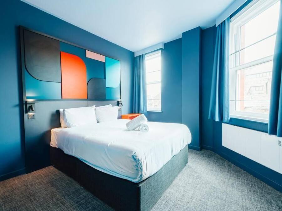 Private Ensuite Double Room | Työpöytä, pimennysverhot, vuodevaatteet