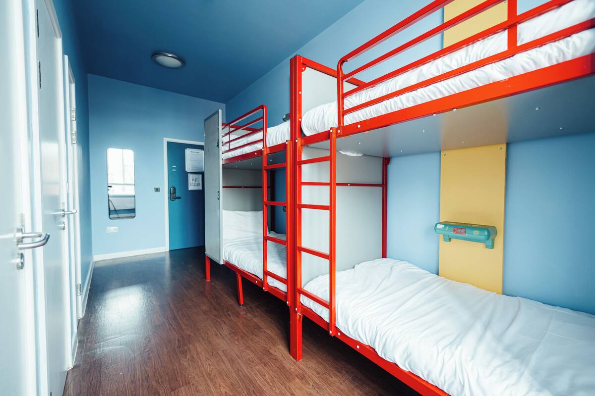 1 bedroom, desk, bed sheets