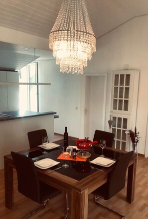 Dining - Vacation apartment on the Rhine (Sisseln)
