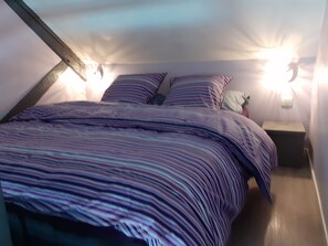 5 bedrooms, iron/ironing board, travel crib, WiFi