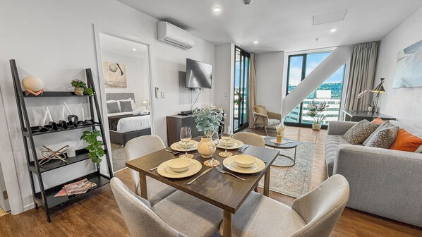 Dining - Ellerslie Sanctuary | Luxury Apt & Great Amenities (Auckland)