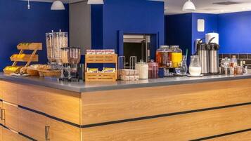 Daily continental breakfast (EUR 5.95 per person)